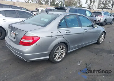 2012 Mercedes-Benz C 250 Sport z USA, uszkodzony, nr VIN WDDGF4HB9CA604970